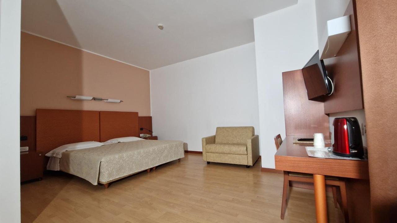 Bella Italia Palace Hotel Novare Extérieur photo