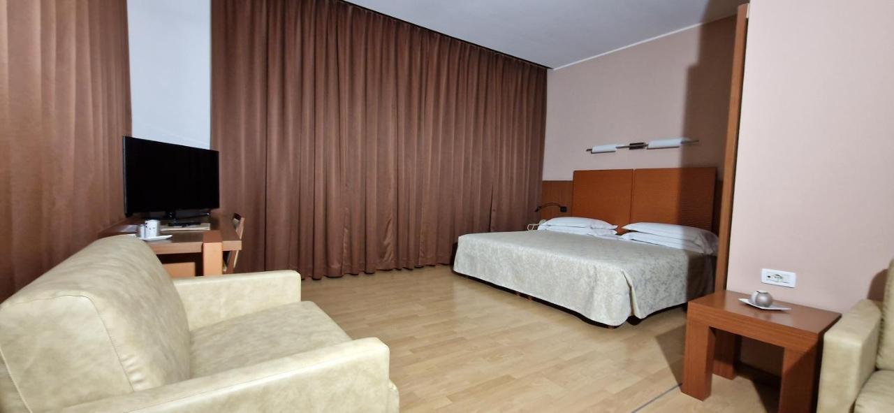 Bella Italia Palace Hotel Novare Extérieur photo