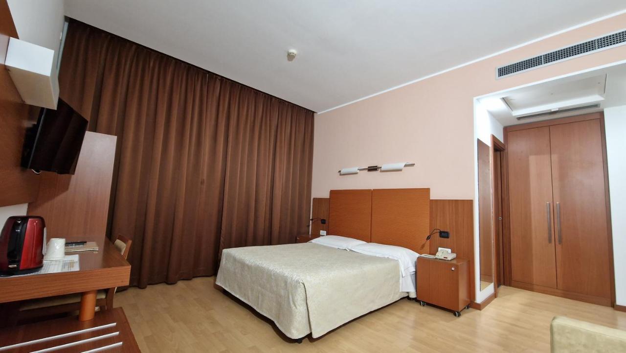 Bella Italia Palace Hotel Novare Extérieur photo