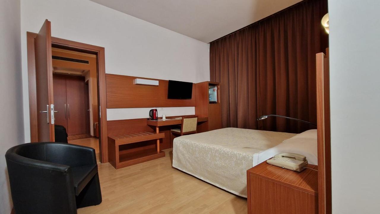 Bella Italia Palace Hotel Novare Extérieur photo