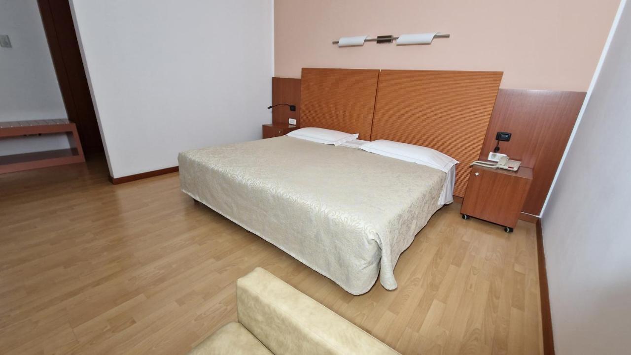 Bella Italia Palace Hotel Novare Extérieur photo