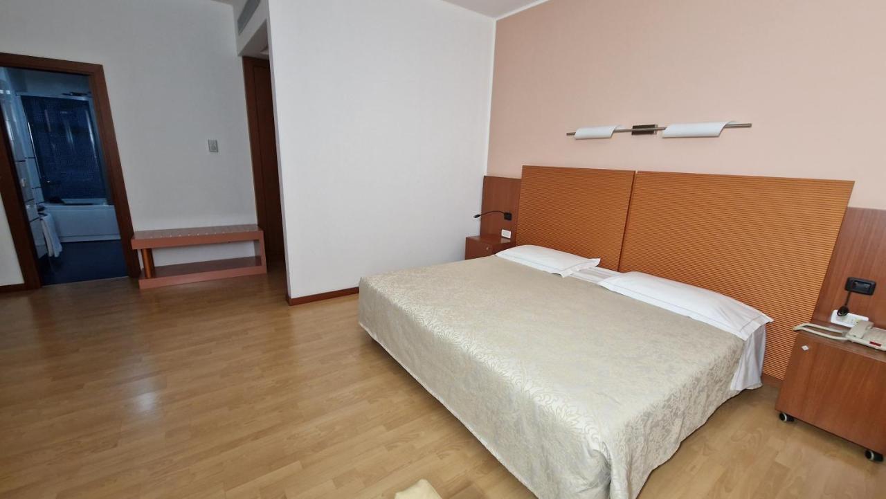 Bella Italia Palace Hotel Novare Extérieur photo